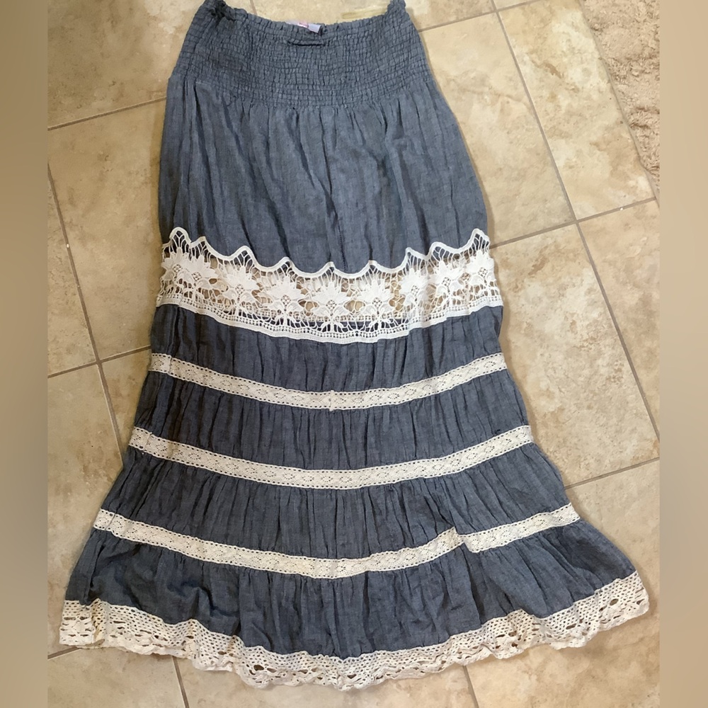 Romeo and Juliet Couture tiered long skirt, elastic waist, crocheted tiers.  M